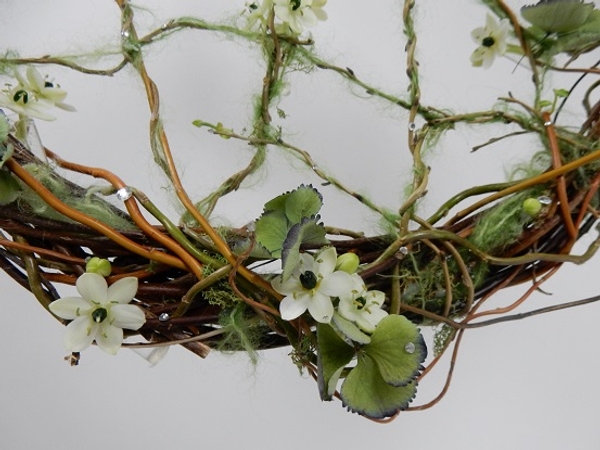 Ornithogalum, willow and dried hydrangea web Ornithogalum, willow and dried hydrangea web