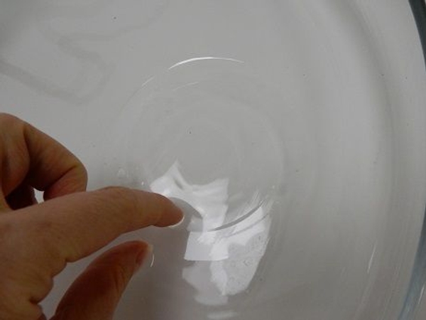 Place the ring on the water. Place the ring on the water.