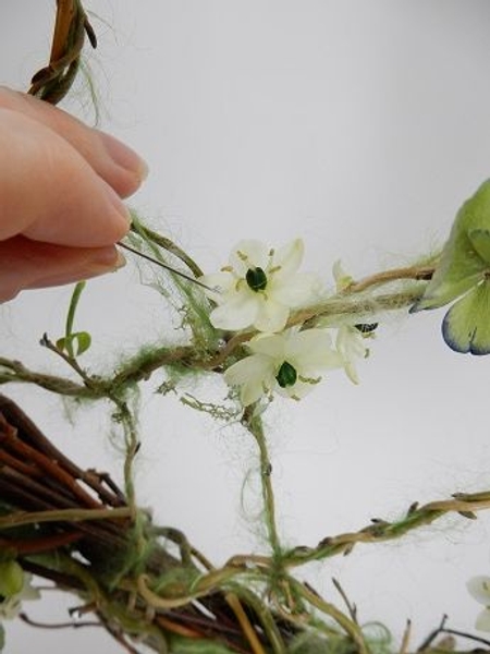 Without bruising even the most delicate petals Without bruising even the most delicate petals