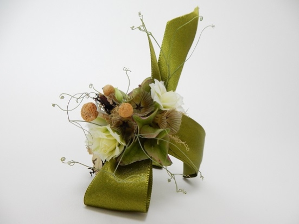 Kalanchoe, dried mushrooms, dried hydrangea, scabiosa, lichen, moss and sweet pea tendrils. Kalanchoe, dried mushrooms, dried hydrangea, scabiosa, lichen, moss and sweet pea tendrils.