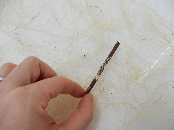 Fold the sisal in four Fold the sisal in four