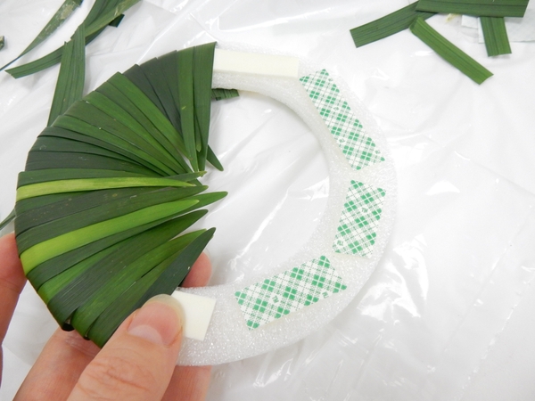 Stick the grass to point into the armature Stick the grass to point into the armature