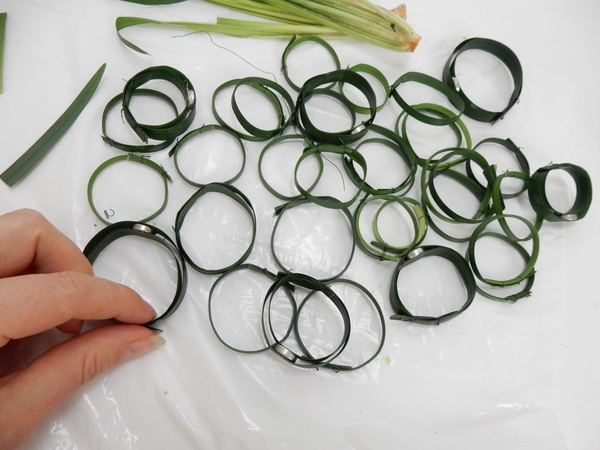 Curve the two blades of grass and secure with wire into a ring Curve the two blades of grass and secure with wire into a ring