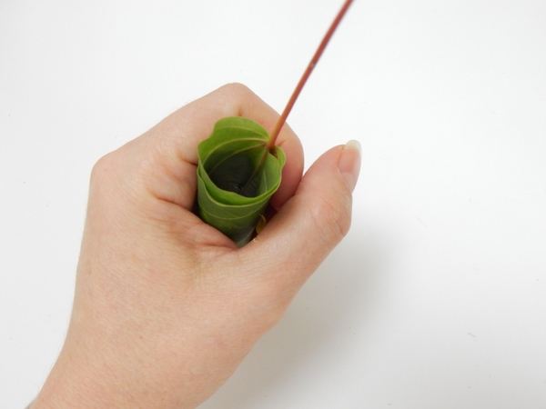 Loosen your grip and slip the leaf from the dowel Loosen your grip and slip the leaf from the dowel