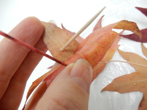 Make a new guide hole at the top end of the leaf with the babnoo skewer Make a new guide hole at the top end of the leaf with the babnoo skewer