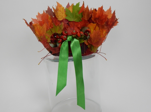 Fall leaf and rosehip gift bag Fall leaf and rosehip gift bag