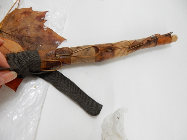 Loosely tie the leaves and set aside to dry Loosely tie the leaves and set aside to dry