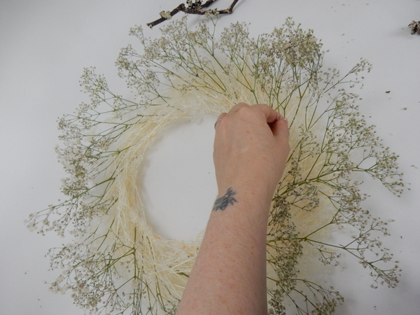 Start with the outline to create the size wreath you require Start with the outline to create the size wreath you require