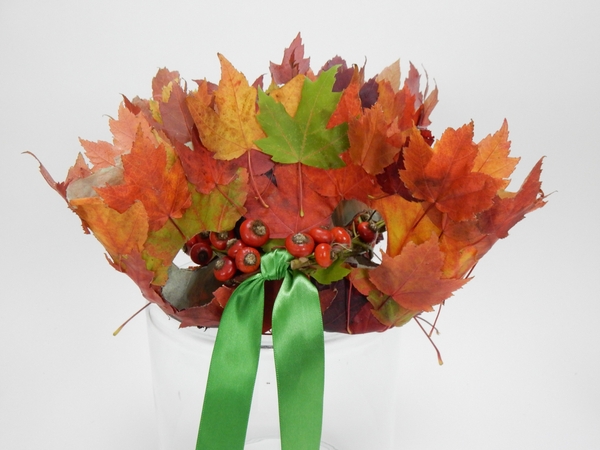 Tied with a rosehip wreath Tied with a rosehip wreath