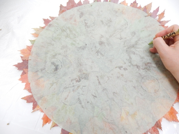 Turn the disk over and draw circles on the paper for the rosehip wreath holes Turn the disk over and draw circles on the paper for the rosehip wreath holes