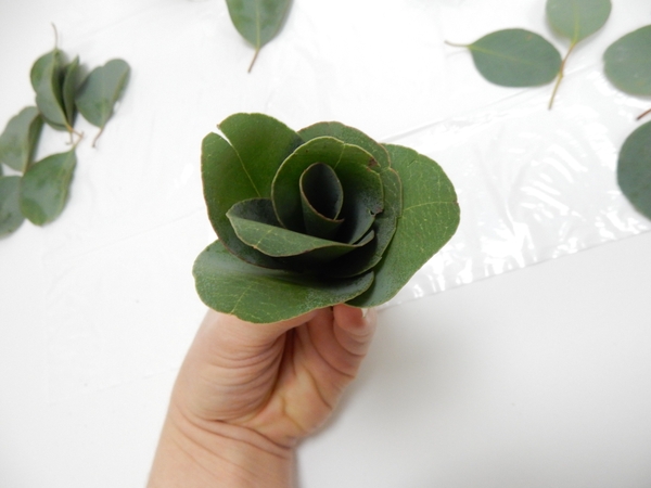 Continue to add leaf-petals Continue to add leaf-petals