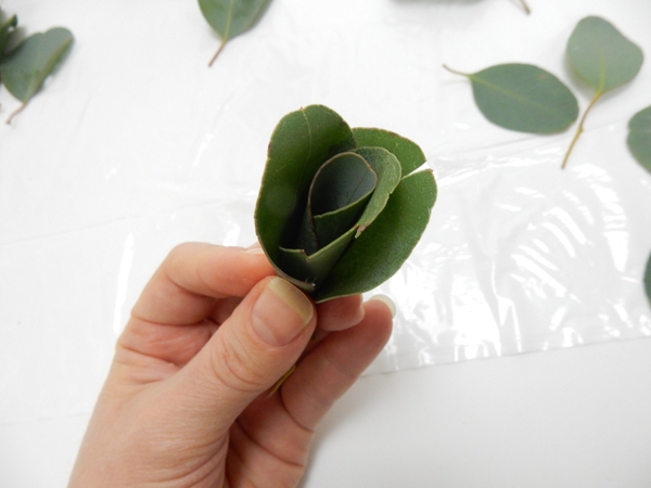 Leave gaps bewteen each leaf to make an opened rose Leave gaps bewteen each leaf to make an opened rose