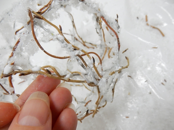 Pour small drops of glue on the stems and sprinkle with more snow