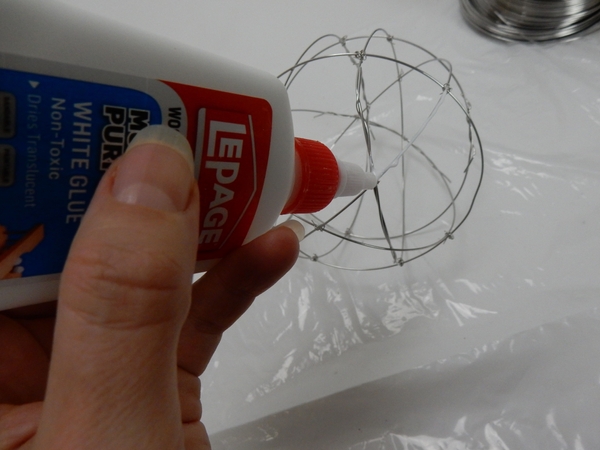 Pour wood glue on to the ring Pour wood glue on to the ring