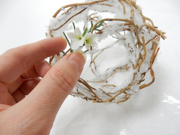 Weave in winter greenery and Kalanchoe flowers Weave in winter greenery and Kalanchoe flowers