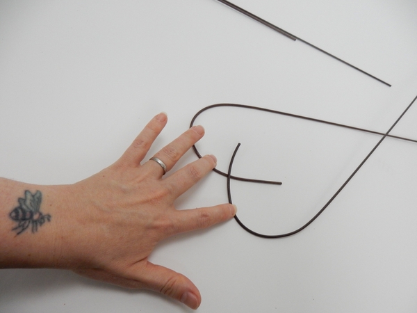 Bend two sturdy wires into a heart shape. Bend two sturdy wires into a heart shape.