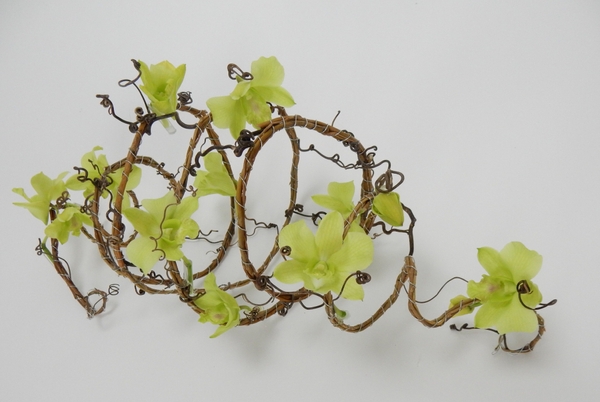 How to make an early Spring floral art design How to make an early Spring floral art design