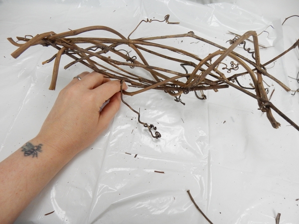 Make sure the armature stands freely without tipping Make sure the armature stands freely without tipping
