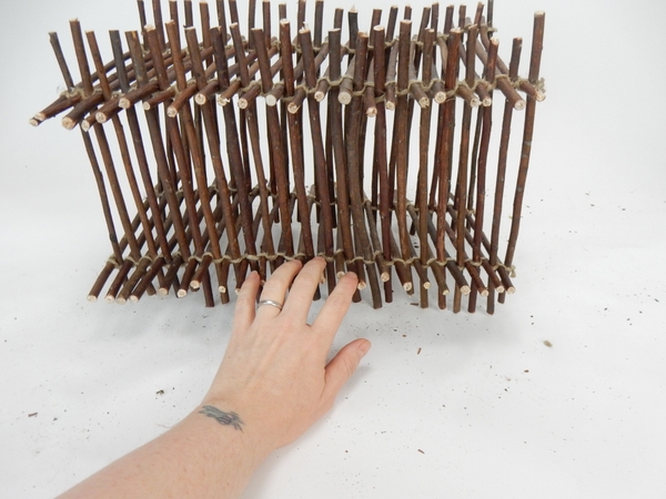 Wiggle the twigs to stand securely Wiggle the twigs to stand securely