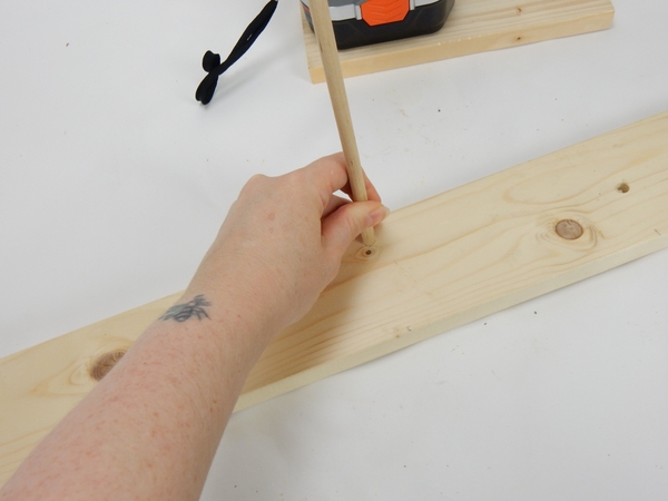 The dowel stick should fit snugly in the hole The dowel stick should fit snugly in the hole