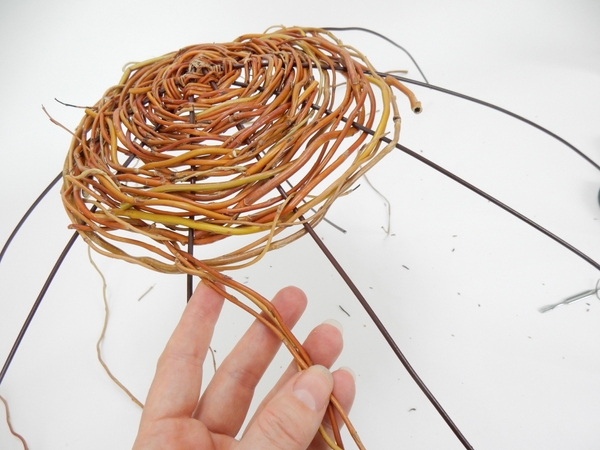Weave thin willow stems through the wires in to create a dense spiral around the binding point. Weave thin willow stems through the wires in to create a dense spiral around the binding point.