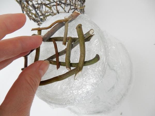 Overlap the twigs to create a secure shape. Overlap the twigs to create a secure shape.