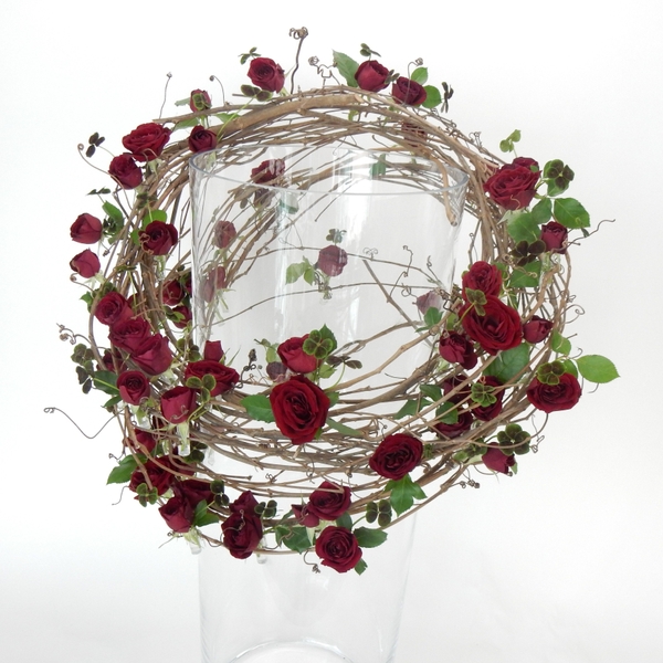 Roses on a vine wreath armature Roses on a vine wreath armature
