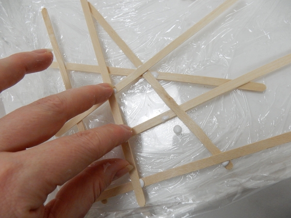As a rule I try to glue each stick at three points As a rule I try to glue each stick at three points