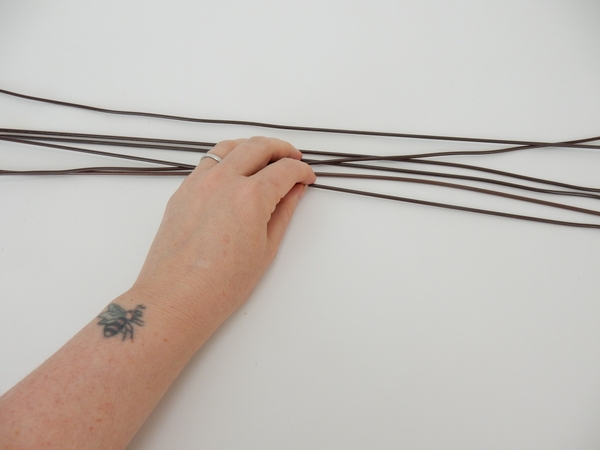 Find the middle point of the wires Find the middle point of the wires