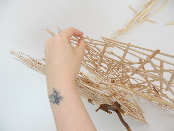Let the armatures balance on the working surface Let the armatures balance on the working surface