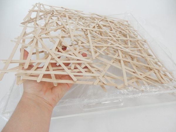 Lift the armature from the tray Lift the armature from the tray