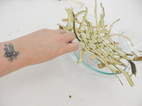 The bowl should be only slightly larger than the willow weave The bowl should be only slightly larger than the willow weave