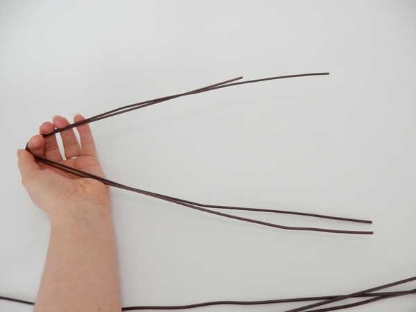 Use this first wire as a template so that the other wires follow the same angle Use this first wire as a template so that the other wires follow the same angle