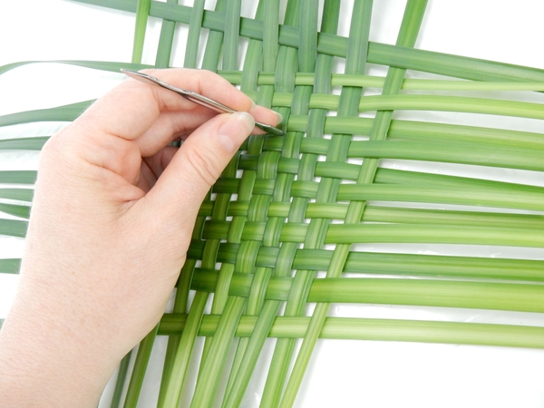 Adjust the weave to secure Adjust the weave to secure
