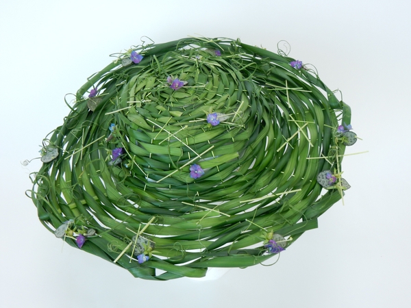 Twist and weave the lily grass Twist and weave the lily grass