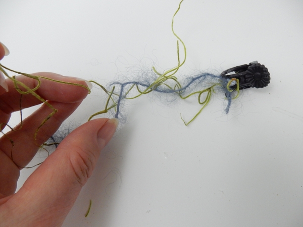 Secure the Spanish moss with butterfly hairclips so that the glue dries with the moss in place Secure the Spanish moss with butterfly hairclips so that the glue dries with the moss in place