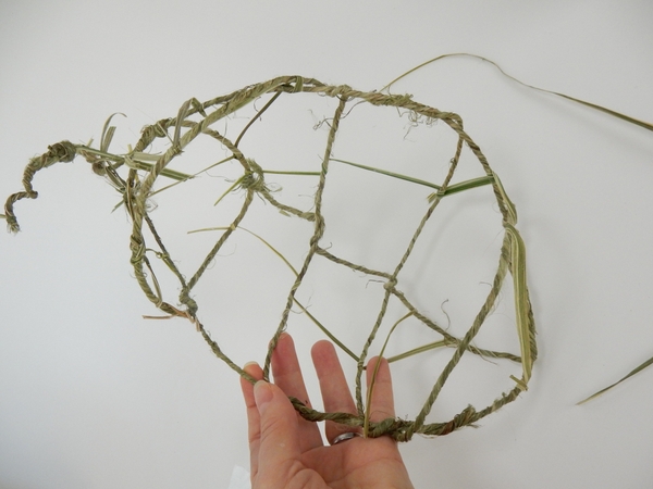 Build up a grid to weave in blades of grass in a random pattern Build up a grid to weave in blades of grass in a random pattern