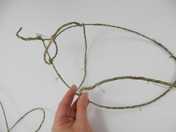 Curve the wire around the shape to create a rounded nest Curve the wire around the shape to create a rounded nest