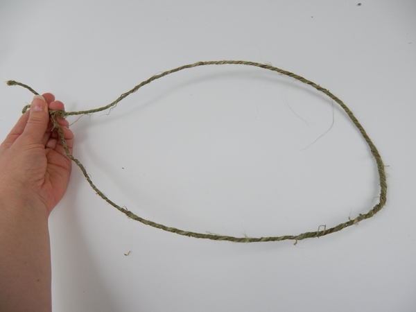 Shape the basic shape with bind wire Shape the basic shape with bind wire