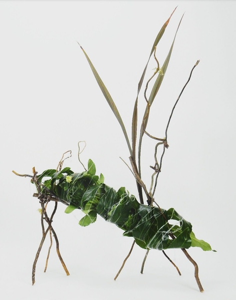 Wrapped leaf nest floral art design