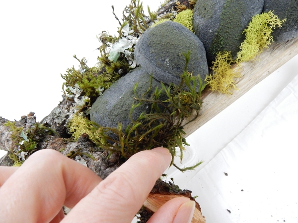 Add more moss to create a lush base Add more moss to create a lush base