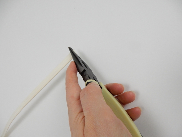 Pinch the cane end tightly with pliers Pinch the cane end tightly with pliers