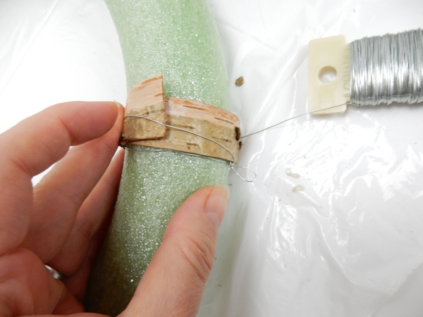 And secure it with the decorative wire And secure it with the decorative wire