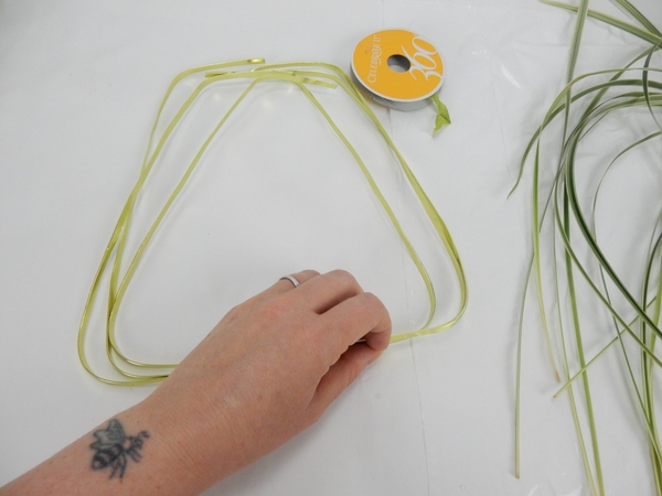 Bend wires to create a basket shape Bend wires to create a basket shape