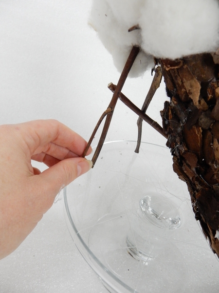 Making sure the design armature is secure. Making sure the design armature is secure.