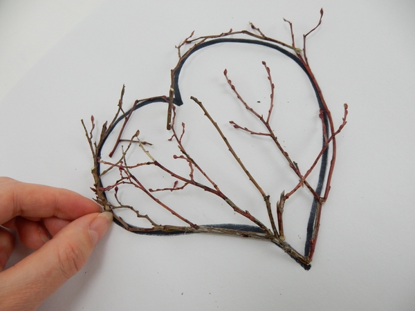 As a rule of thumb I glue each twig that will be a connection at three places As a rule of thumb I glue each twig that will be a connection at three places