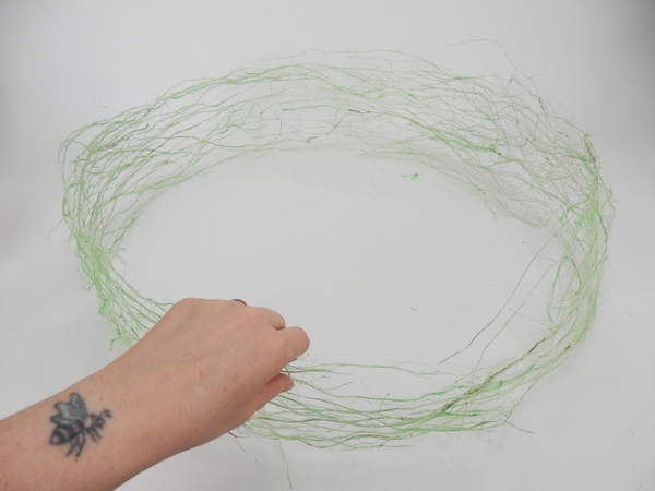 To create a barely there wreath armature To create a barely there wreath armature