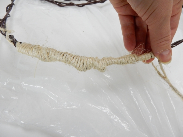 Wrap the sisal around the wire wreath Wrap the sisal around the wire wreath