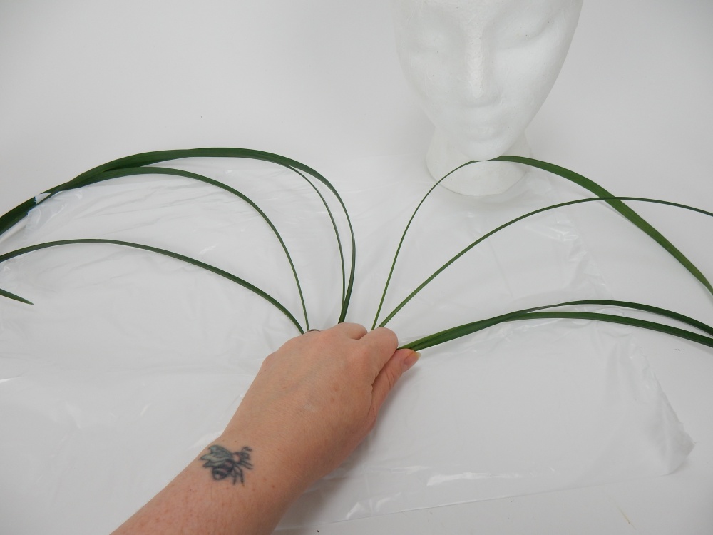 Tutorials Weaving a Pillbox hat from grass