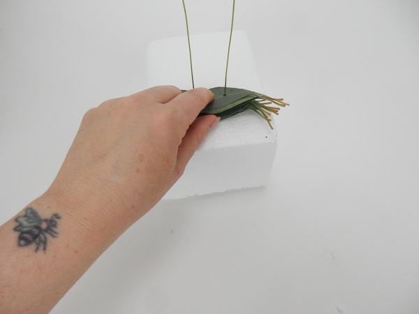 Continue to skewer leaves Continue to skewer leaves